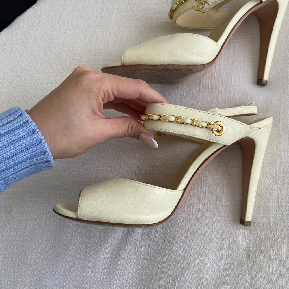 CHANEL Cream Peep-Toe Heels with Gold Chain - Picture 5 of 16